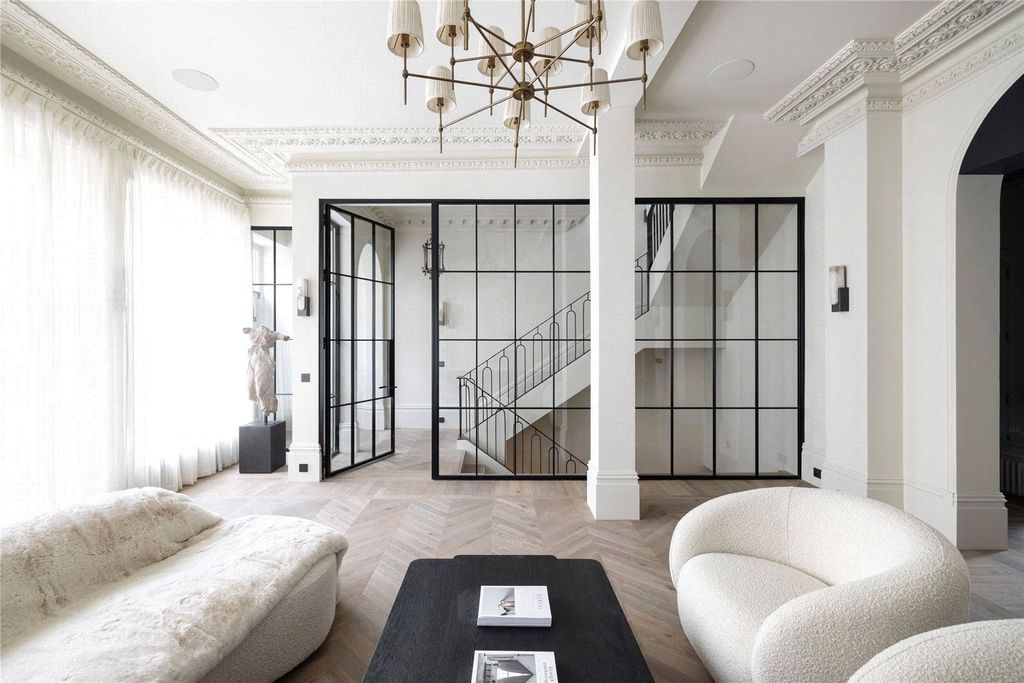 Property photo 1 of 37 Picture No. 04