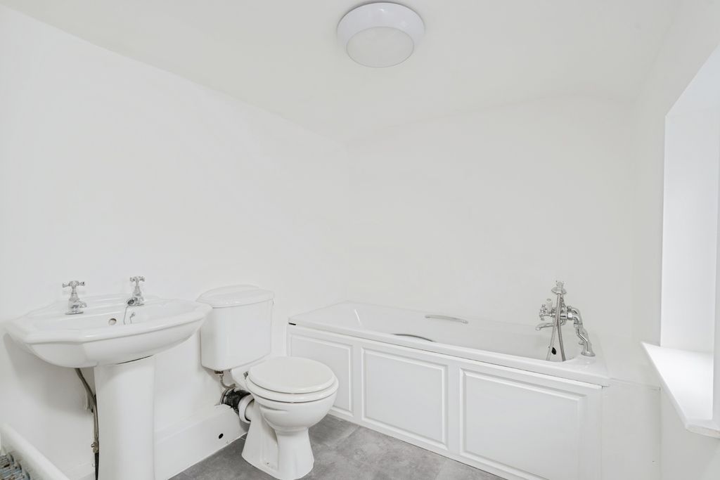 Property photo 2 of 17 Photo