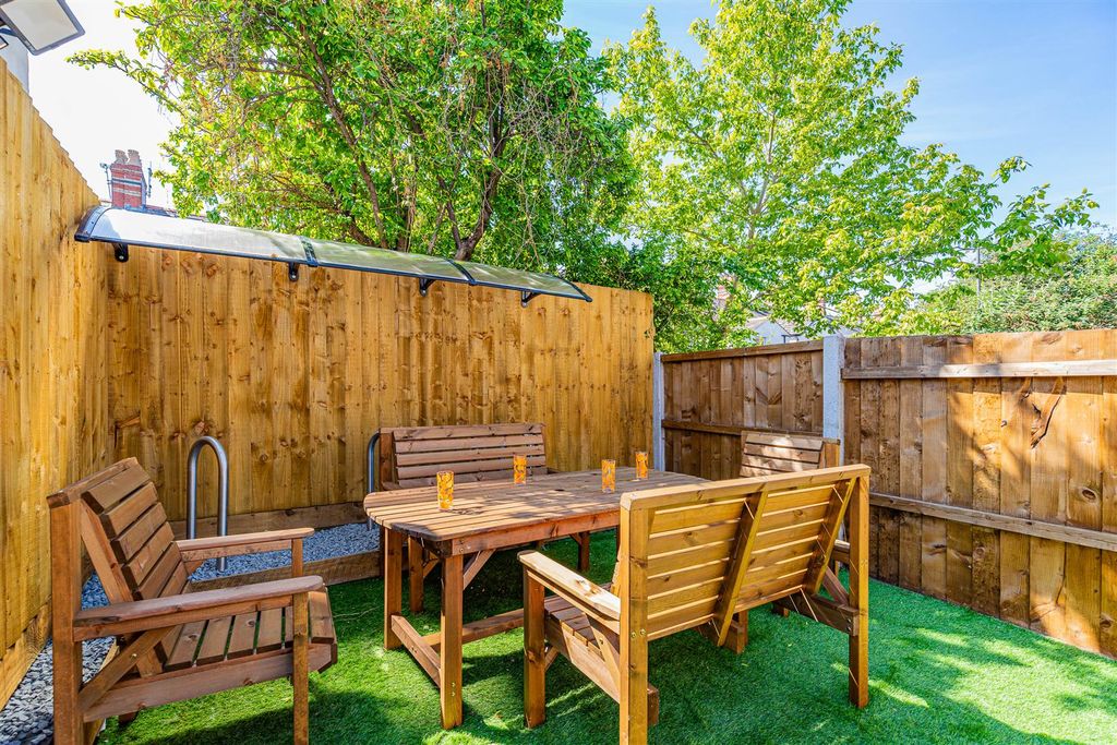 Property photo 3 of 12 Theodora Street 50-3.Jpg