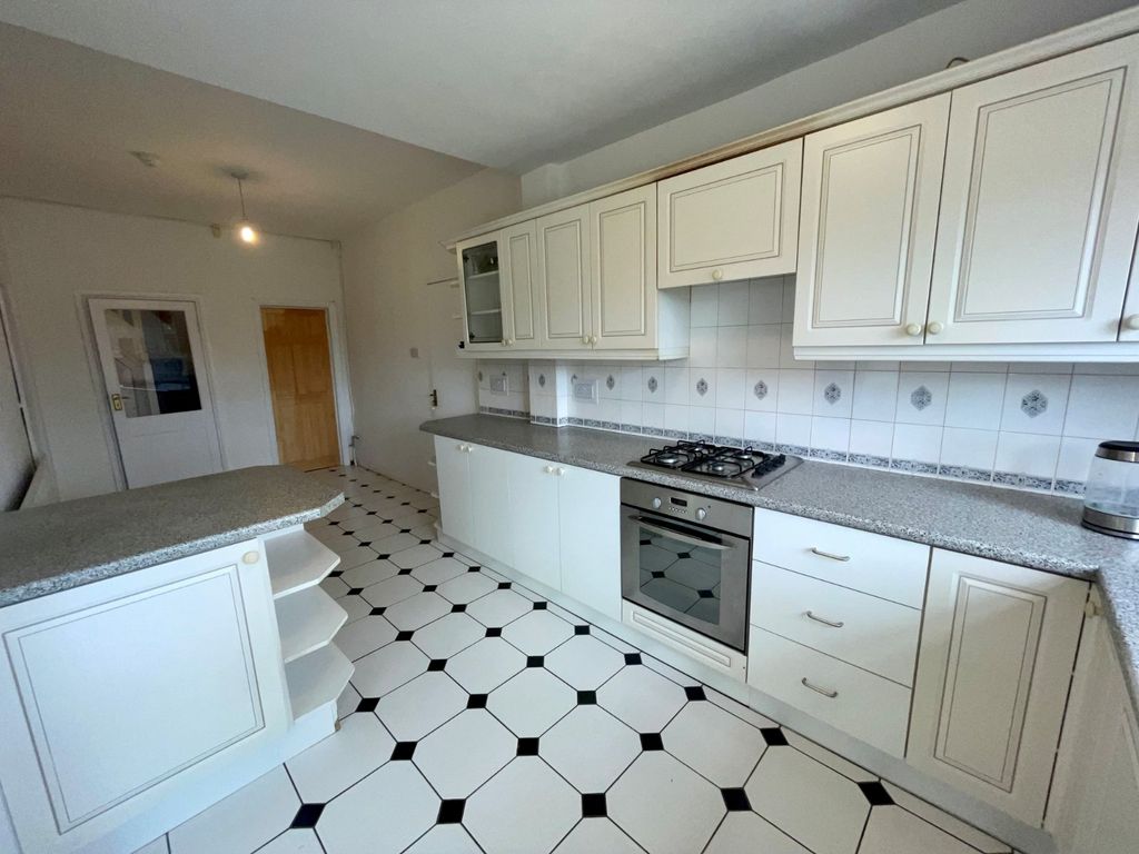 Property photo 2 of 17 Picture No. 32