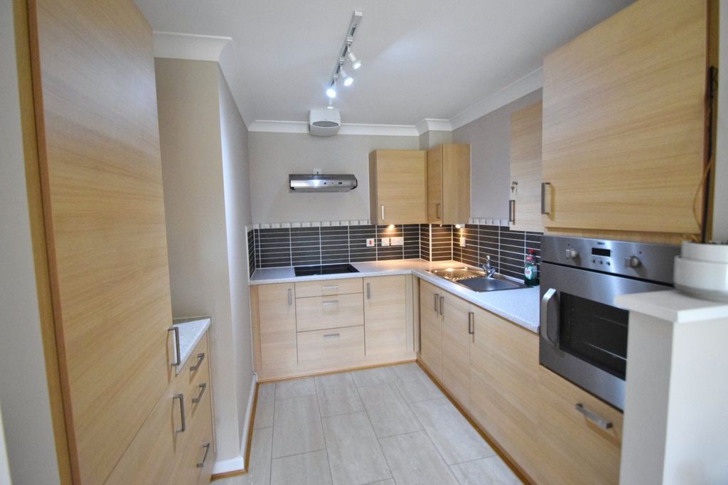 Property photo 3 of 8 Kitchen