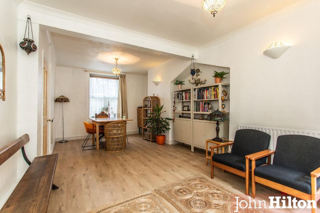 Property photo 3 of 17 Newmarket Road34.Jpg