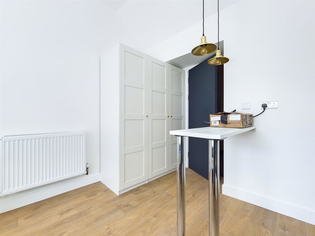 Property photo 3 of 6 Studio