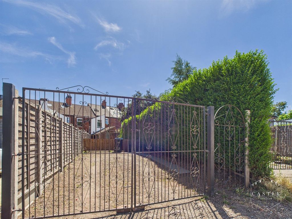 Property photo 2 of 16 Outside