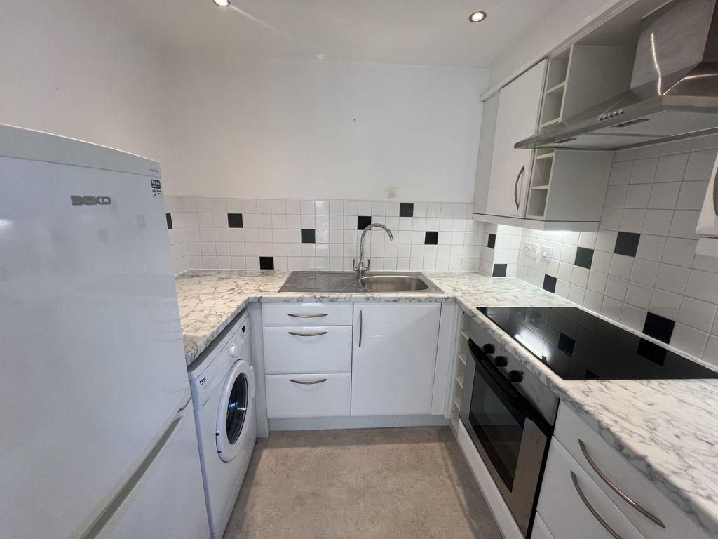 Property photo 3 of 6 Kitchen