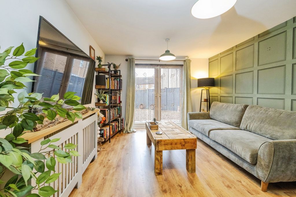 Property photo 2 of 11 Pbox-Img.Jpg