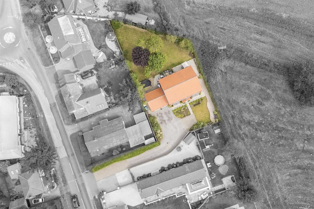 Property photo 2 of 52 Maple_View_Externals_18.Jpg