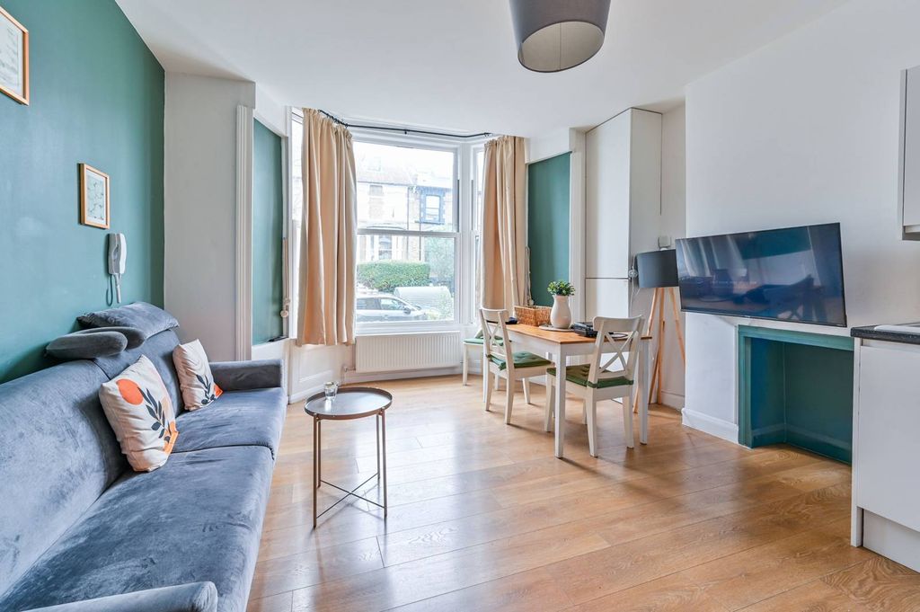 Property photo 3 of 21