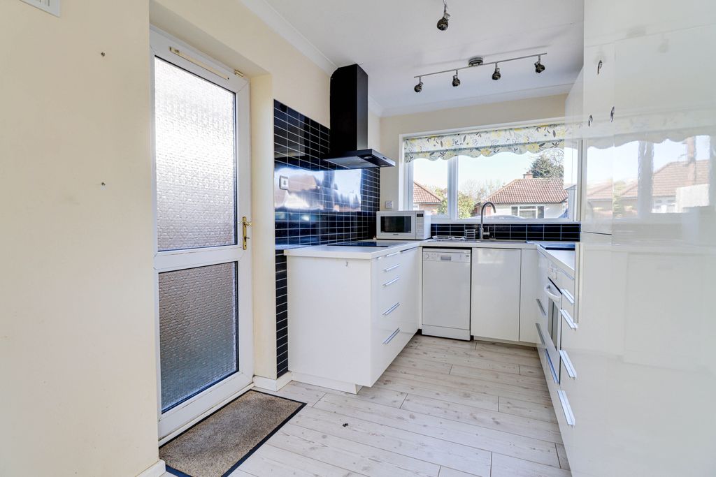 Property photo 2 of 17 Kitchen