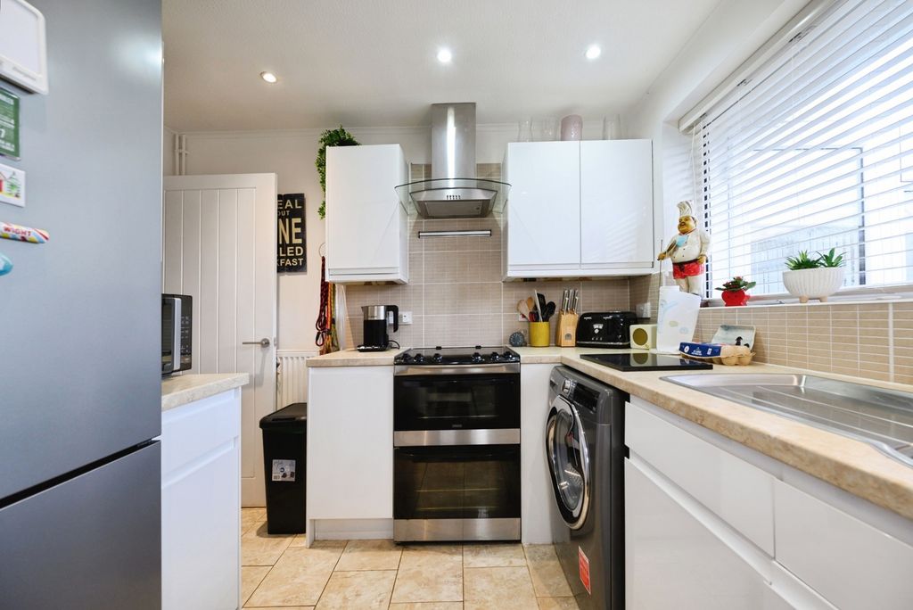 Property photo 3 of 18 Pbox-Img.Jpg