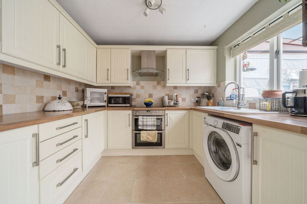 Property photo 3 of 21