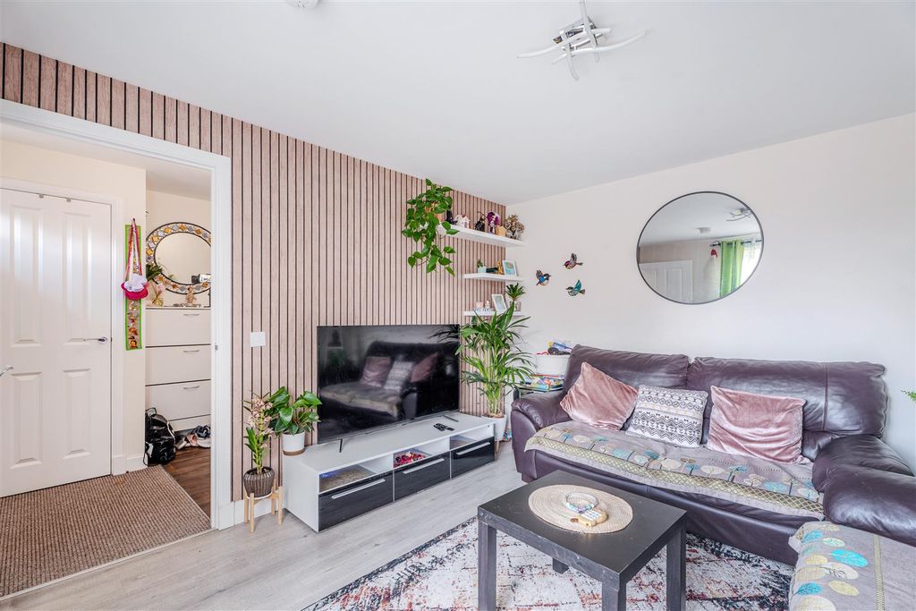 Property photo 3 of 25 76Lambourne-12.Jpg