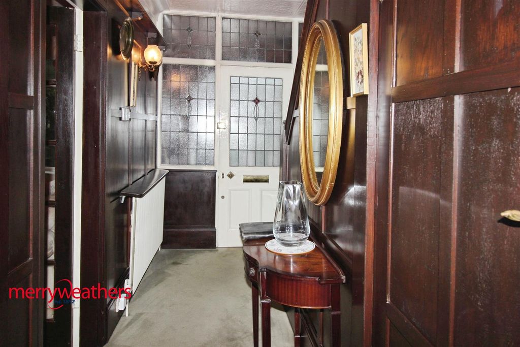 Property photo 2 of 19 Hallway
