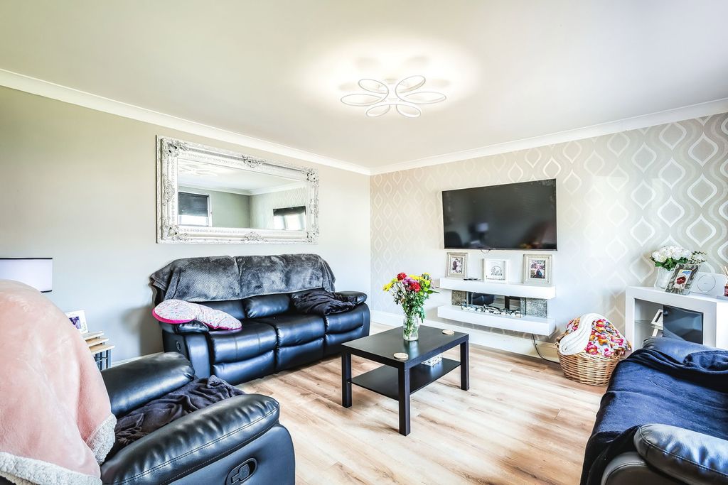 Property photo 2 of 23