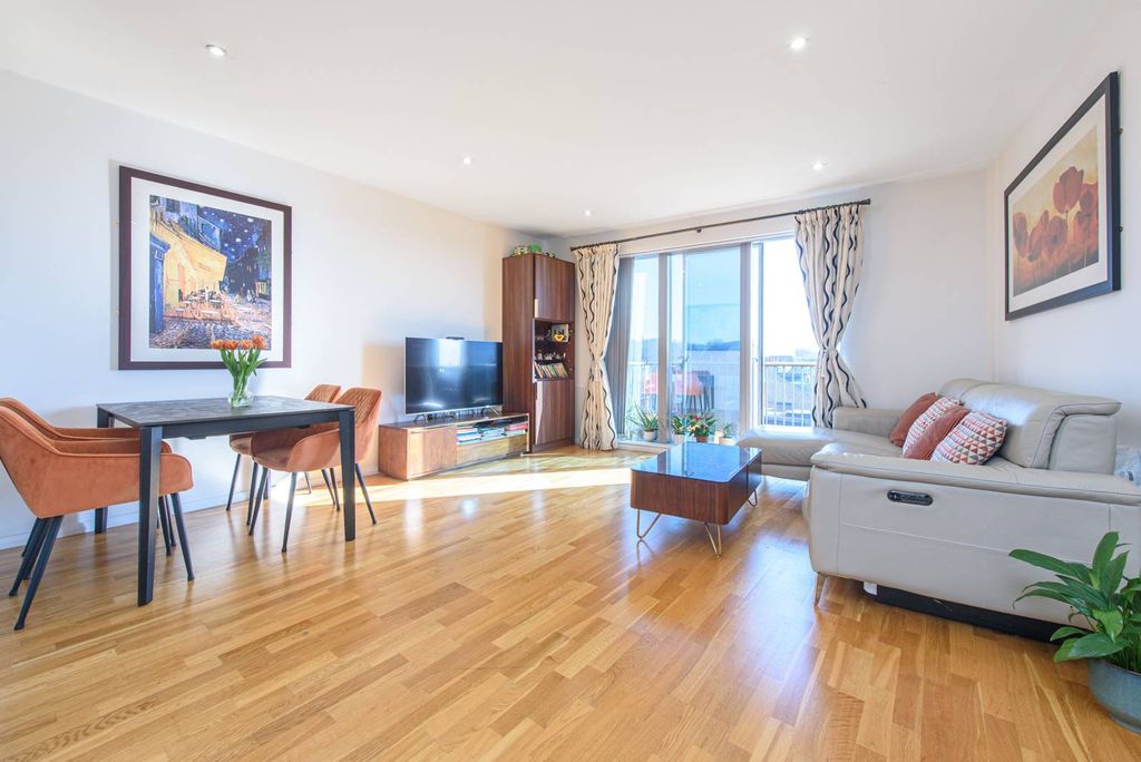 Property photo 3 of 11