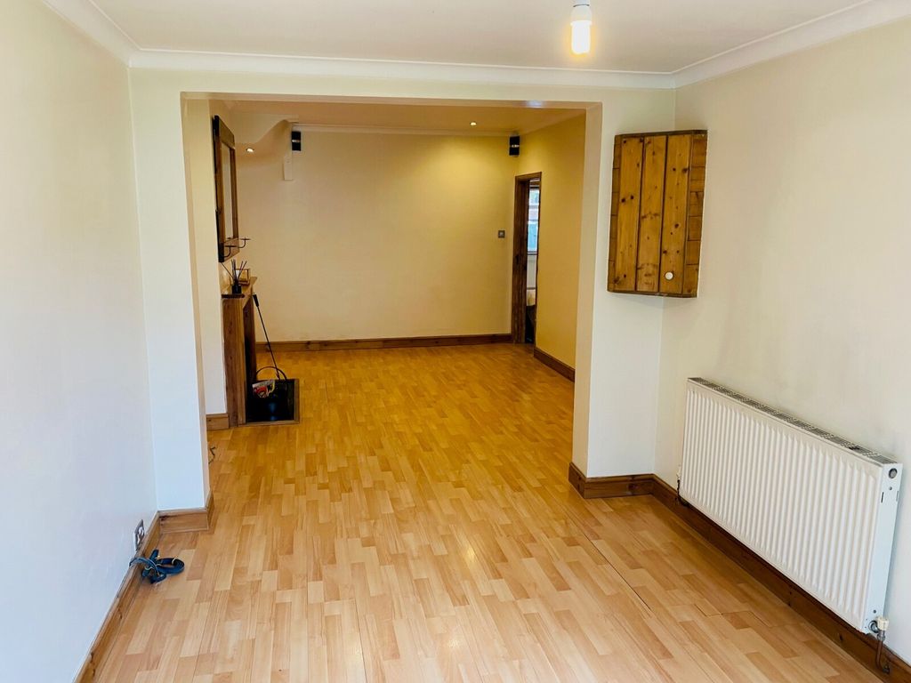 Property photo 3 of 8 Picture No. 04