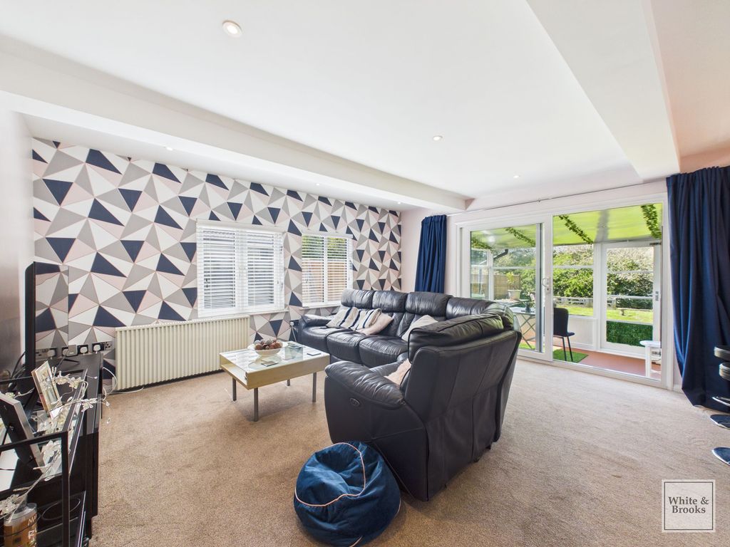 Property photo 2 of 31 Living Room