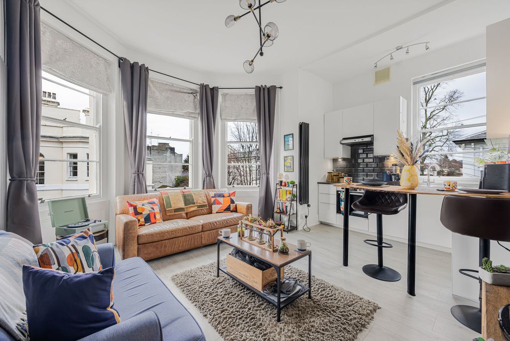 Property photo 2 of 19 Reception