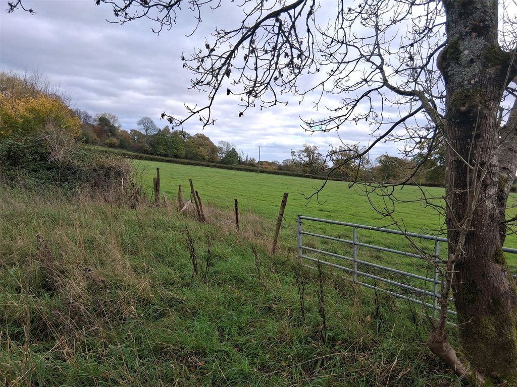 Property photo 3 of 8 Picture No. 10