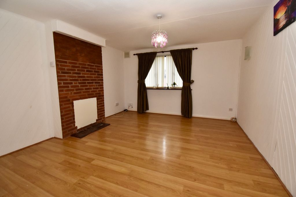 Property photo 2 of 7 Living Room