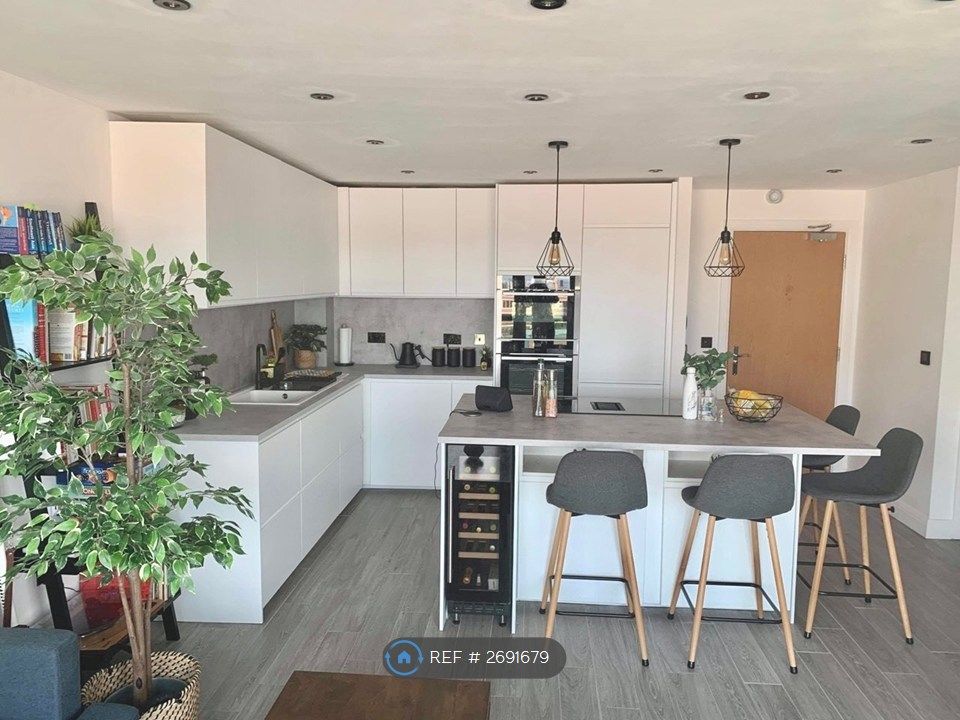 Property photo 3 of 10 Kitchen