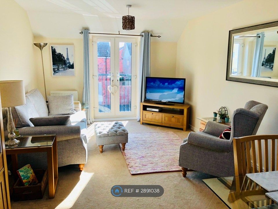 Property photo 1 of 16 Living Room