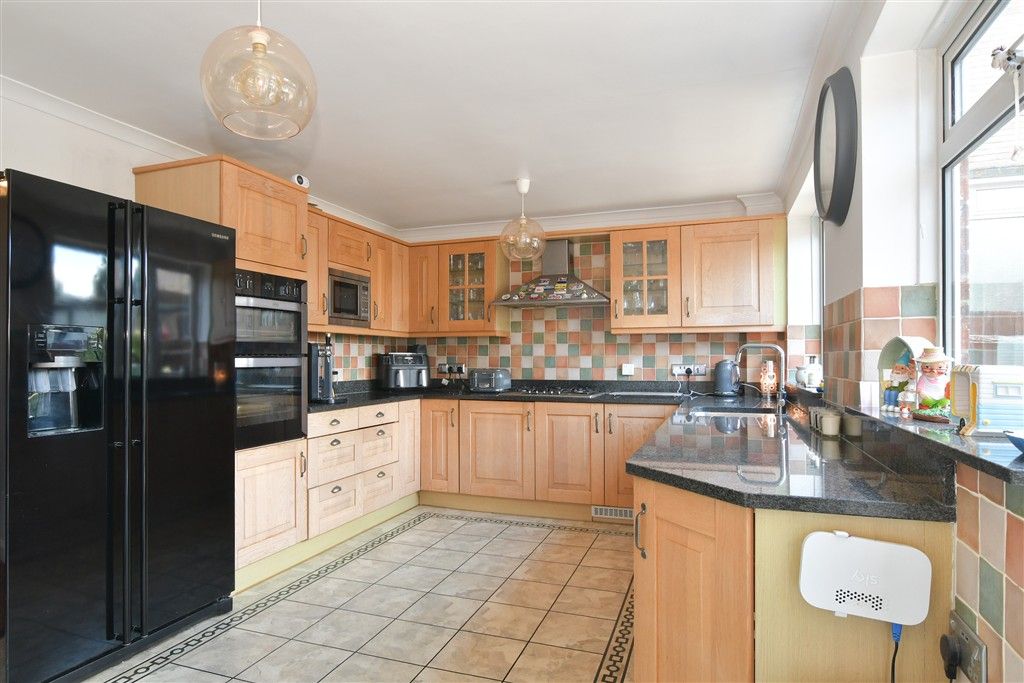Property photo 3 of 14 Kitchen