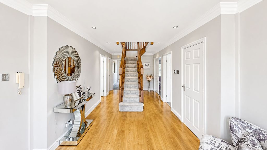 Property photo 2 of 31 Hallway