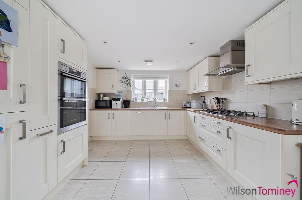 Property photo 2 of 14 0Ea5B16A-A72F-4087-Bdcb-A44B669d3A0c.Jpg