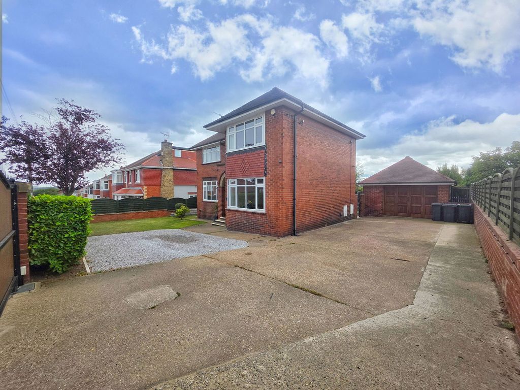 Property photo 2 of 27