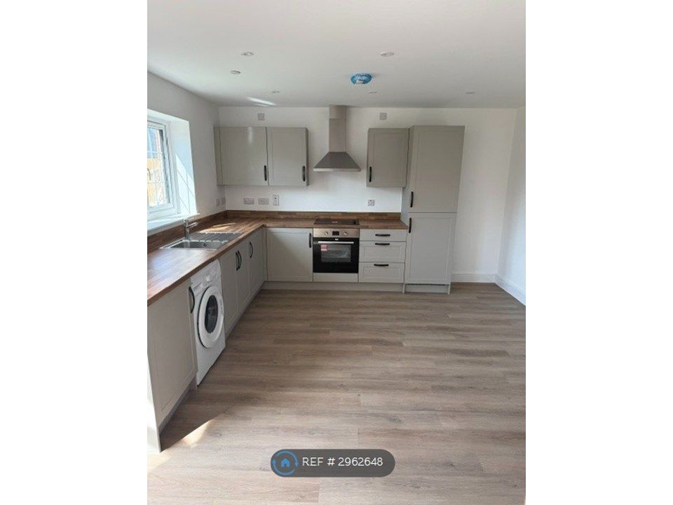 Property photo 3 of 10 Kitchen