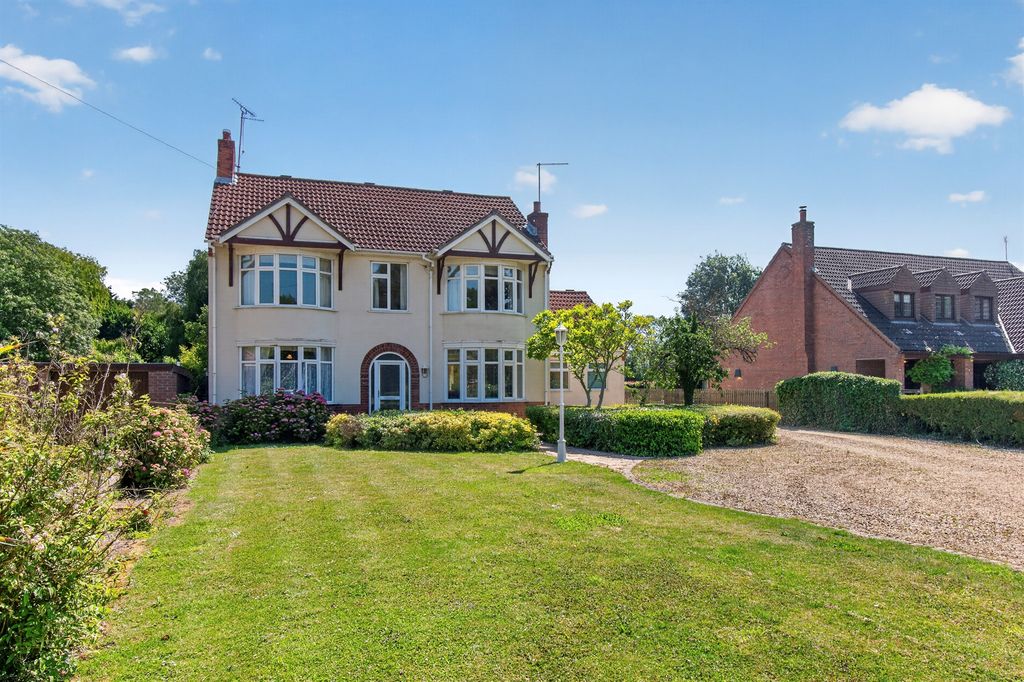 Property photo 2 of 33