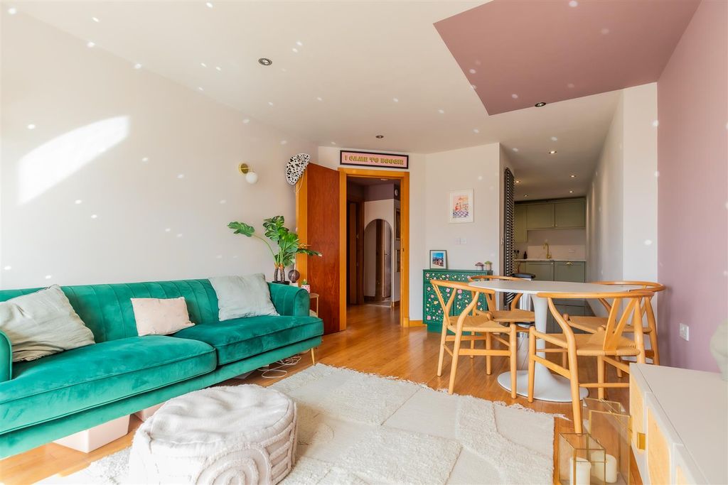 Additional image 6 of 2 bed flat for saleMagretian Place, Cardiff Bay CF10