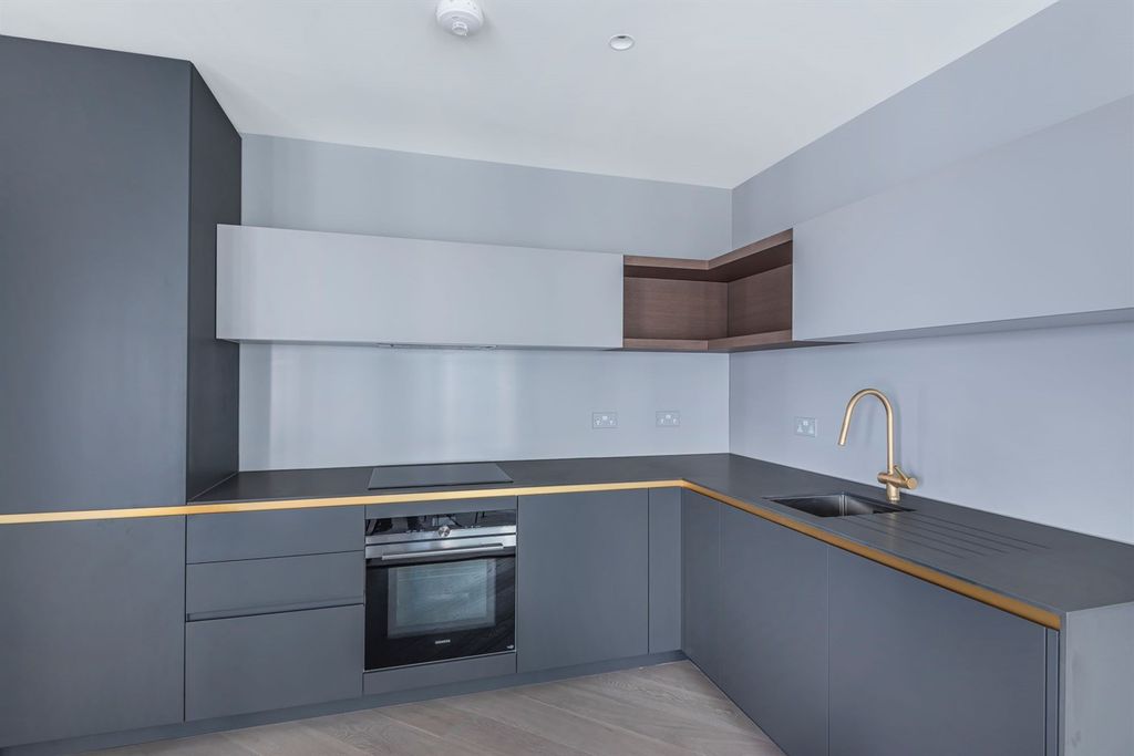 Property photo 3 of 16 Kitchen