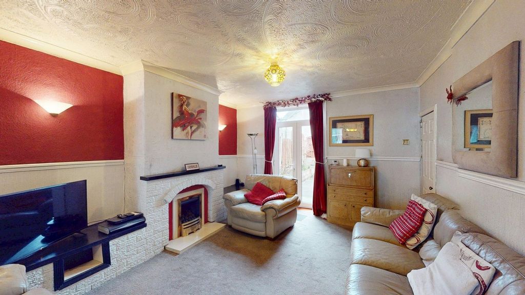 Property photo 3 of 14 Lounge