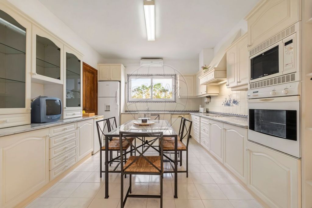 Property photo 2 of 36