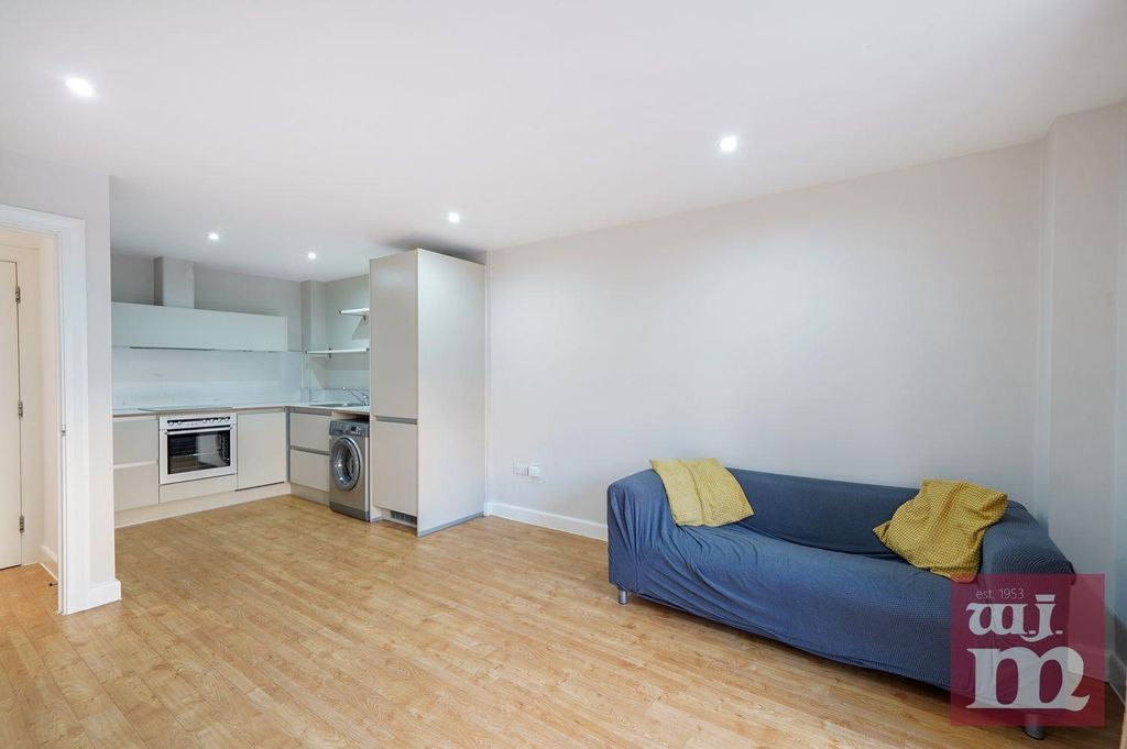 Property photo 2 of 11 Open Plan