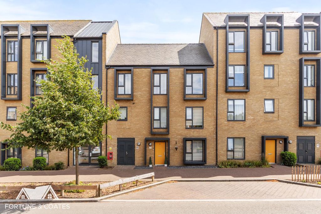 Property photo 1 of 13 Barnfieldway_13.Jpg