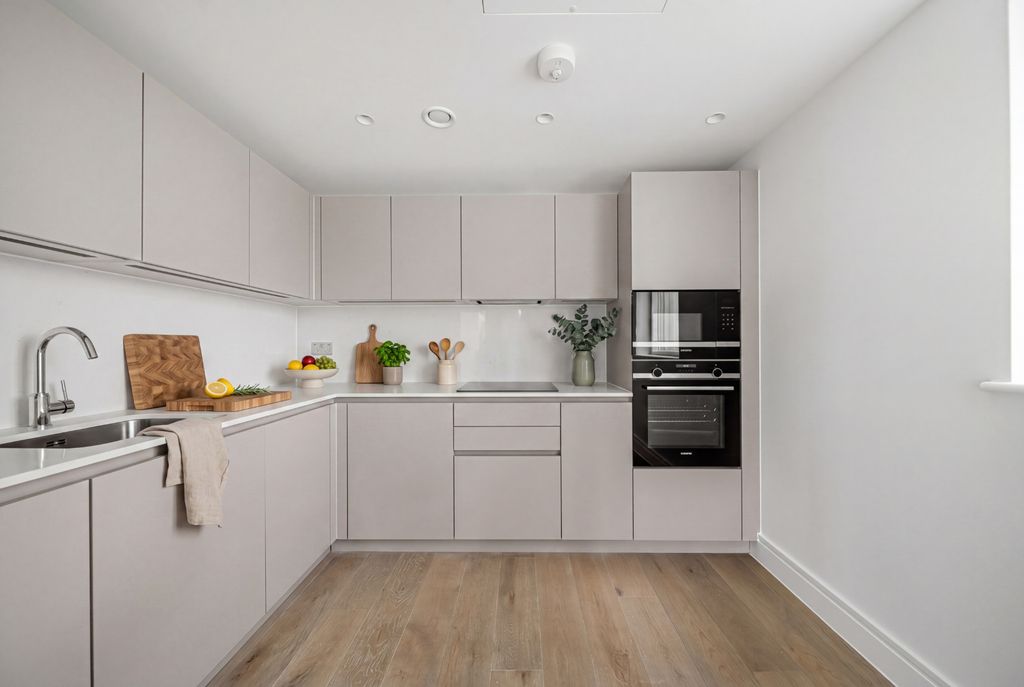 Property photo 3 of 7 Empire House A305-03.Jpg