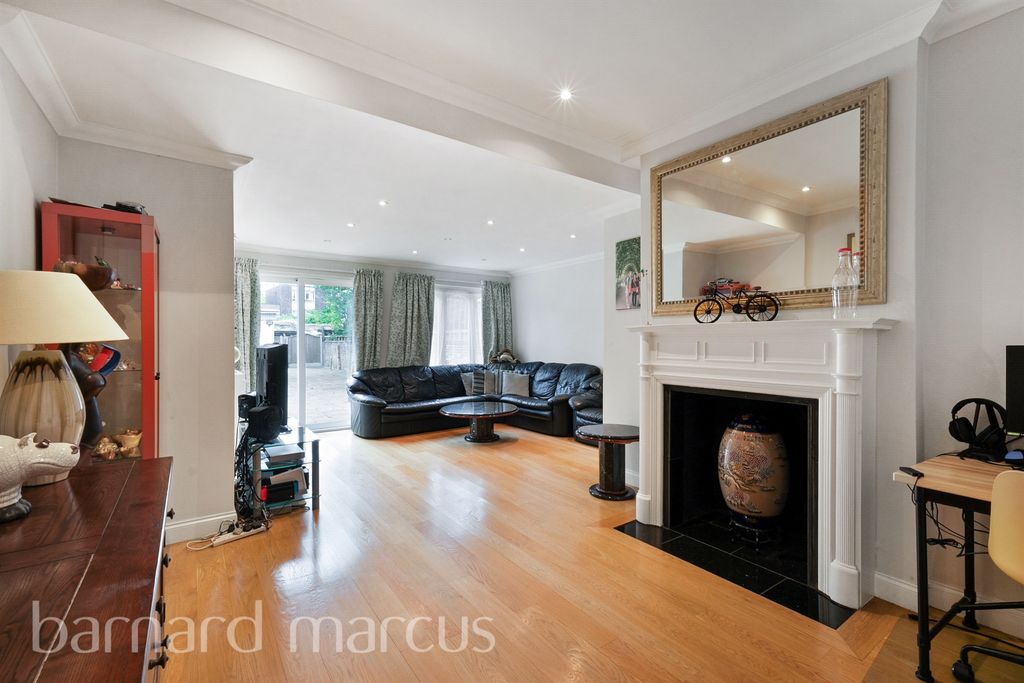 Property photo 2 of 12