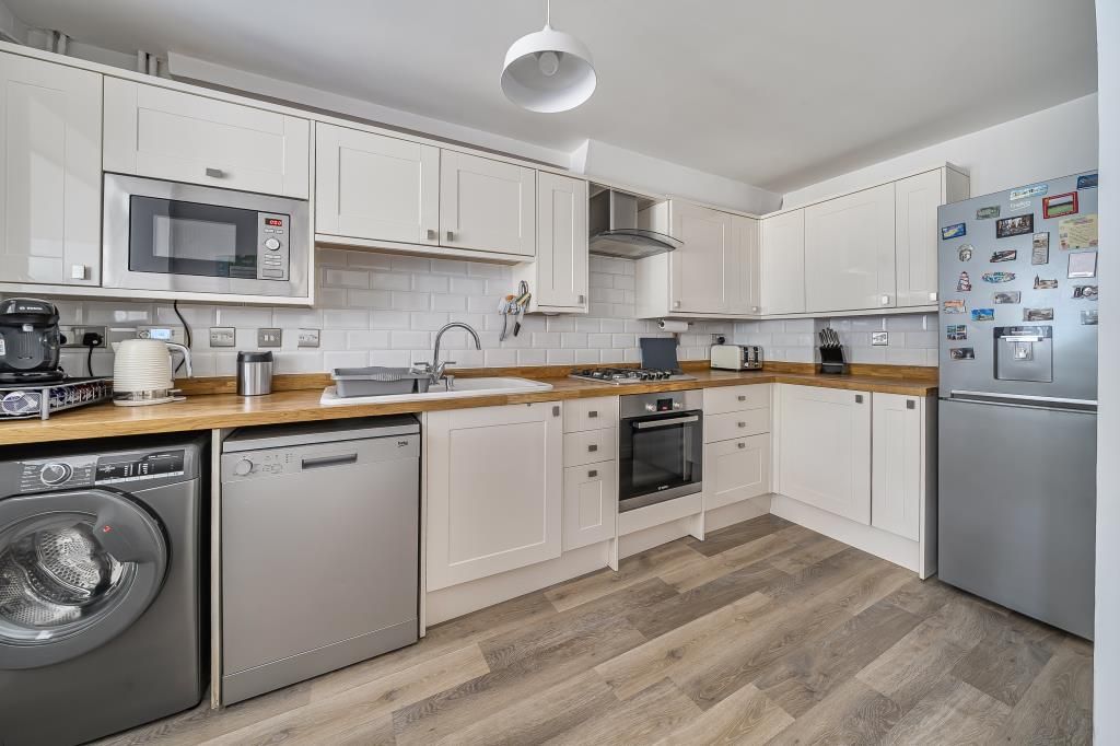 Property photo 2 of 21 Kitchen