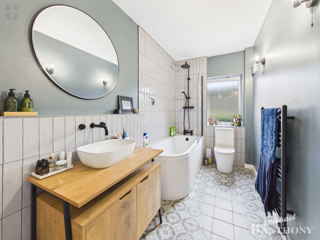 Property photo 3 of 8 Cam03852G0-Pr0552-Still001