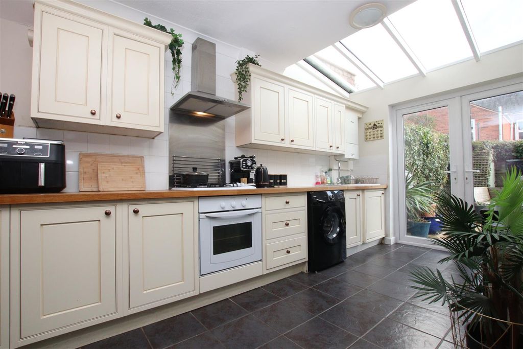 Property photo 2 of 12 Kitchen.Jpg