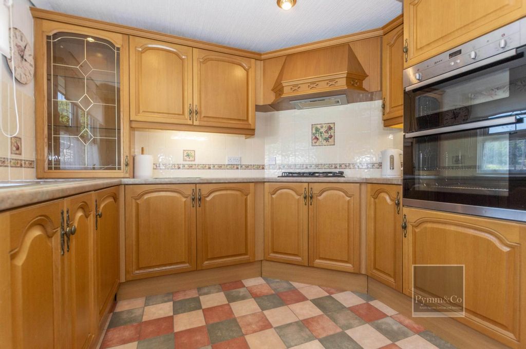 Property photo 2 of 20