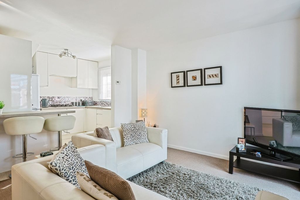 Property photo 2 of 17 Photo