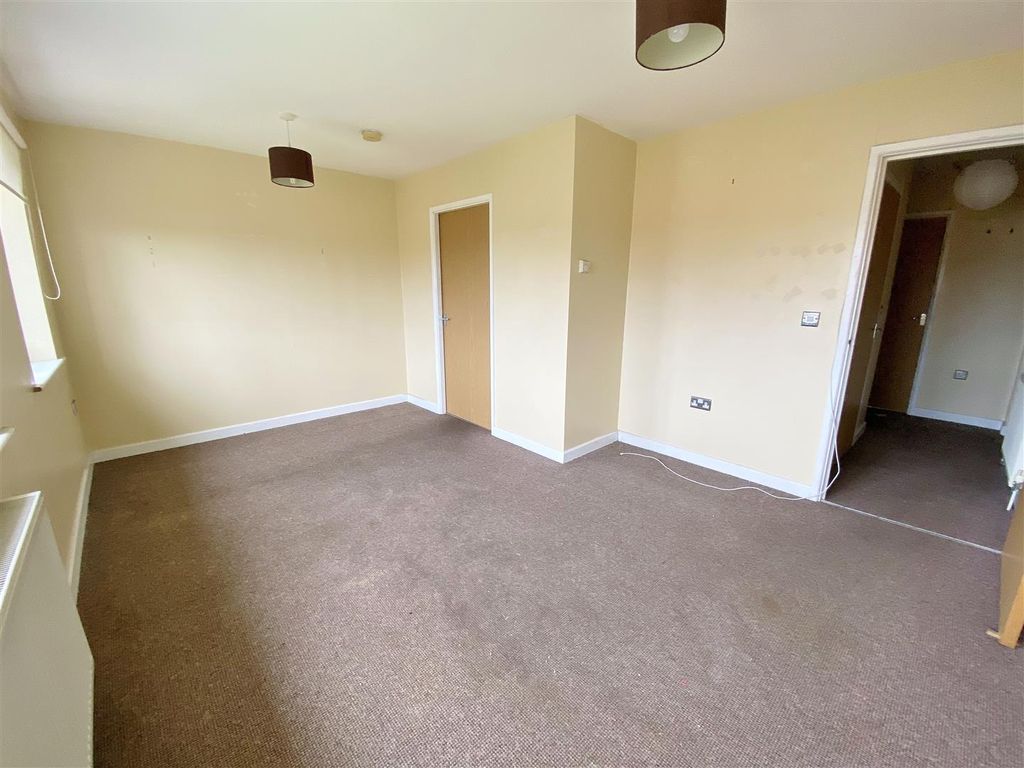 Property photo 3 of 8 Lounge