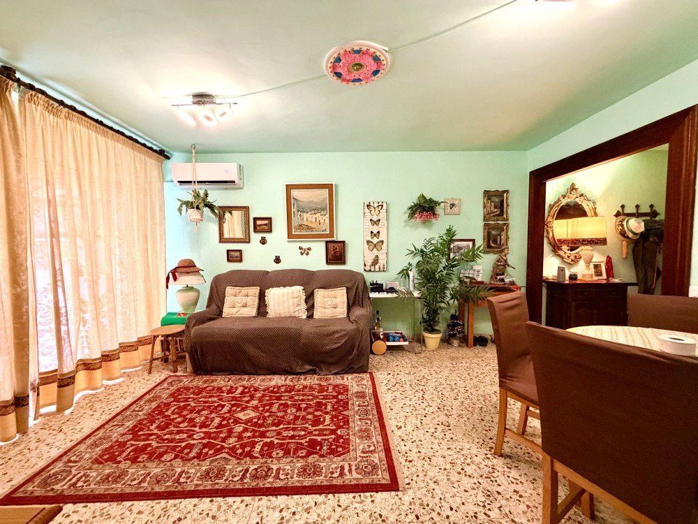 Property photo 2 of 25