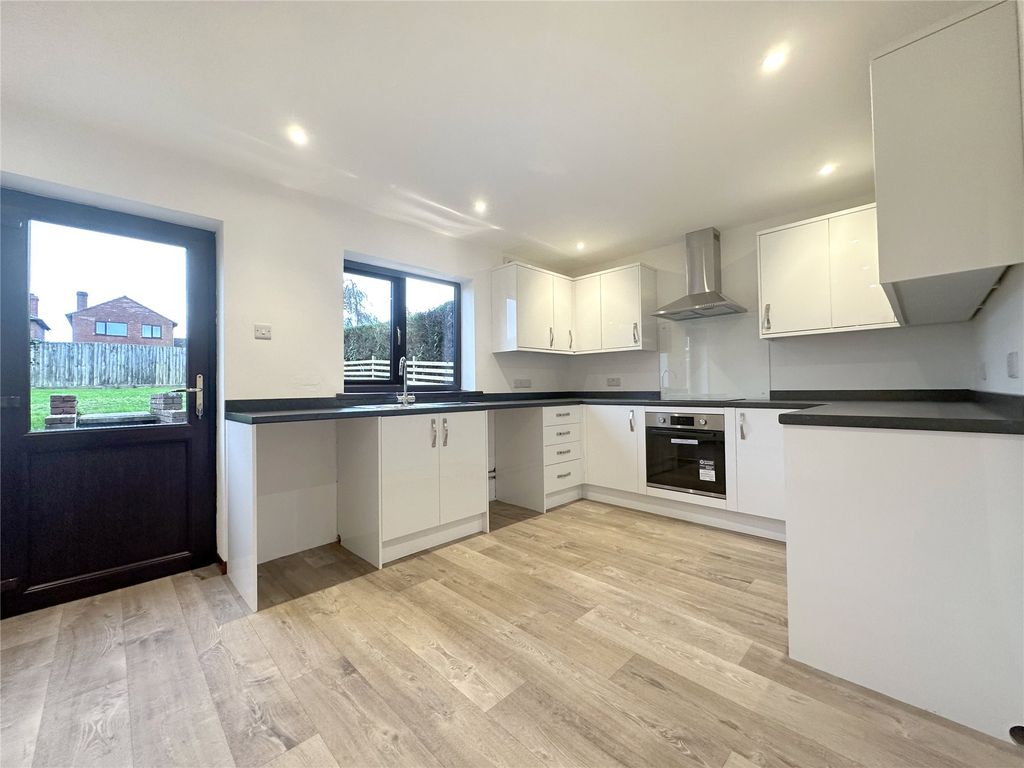 Property photo 3 of 10 Kitchen/Dining