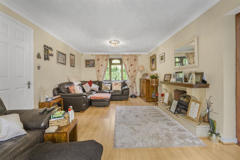 Property photo 2 of 20