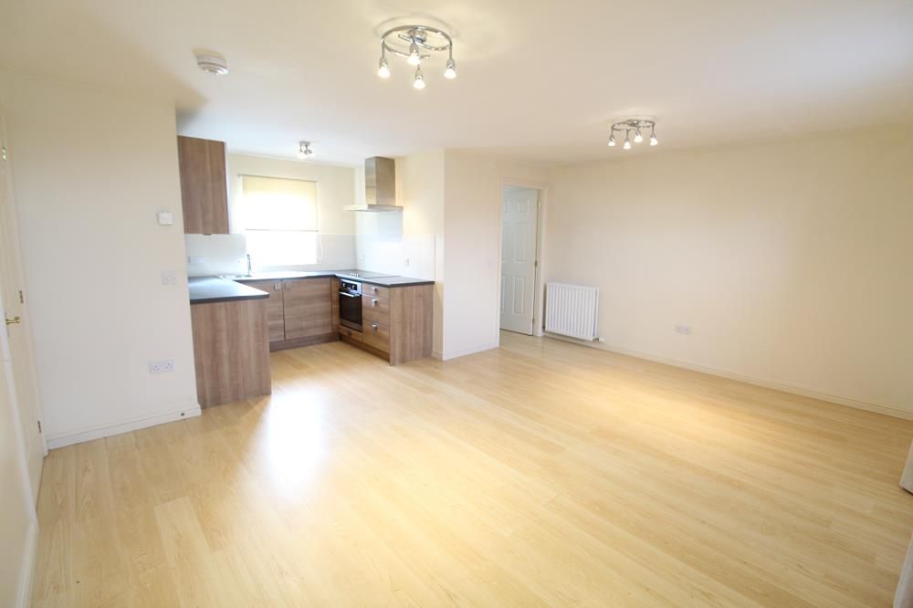 Property photo 1 of 6 Lounge − Mb − Lounge − Kitchen
